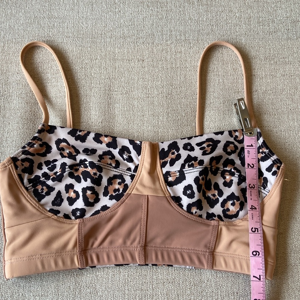 Sports bra in cheetah print, size S/M ASOS brand. - Picture 11 of 12